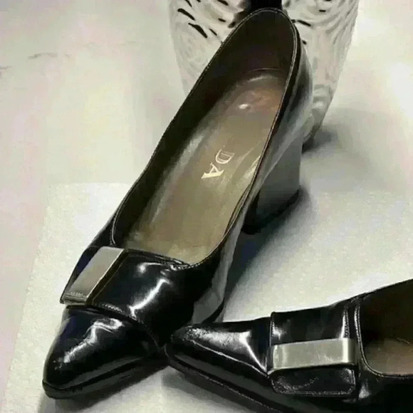 PRADA Black Leather Shoes with Point Toes and Chunky Heel - Picture 8 of 14